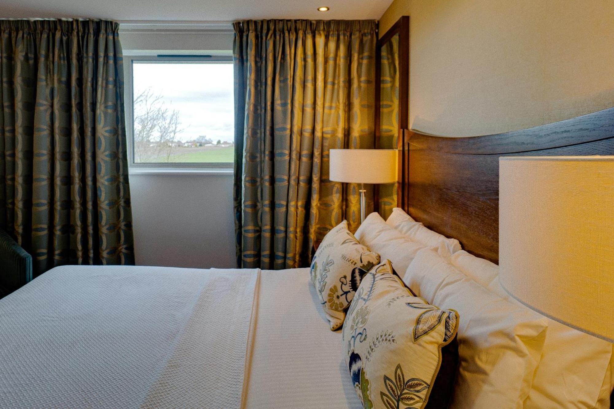 Wrightington Hotel & Health Club Уиган Экстерьер фото